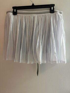HALARA White Pleated Mesh Skirt with Elastic Waistband/ Built in Shorts